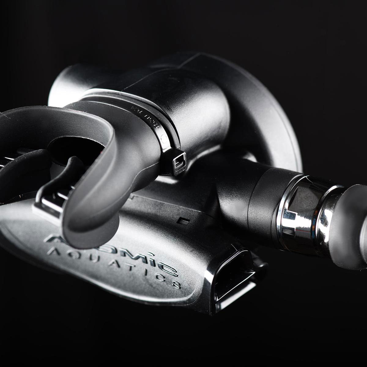 ATOMIC B2 REGULATOR Yoke Style